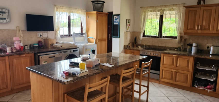 4 Bedroom Property for Sale in Umtentweni KwaZulu-Natal