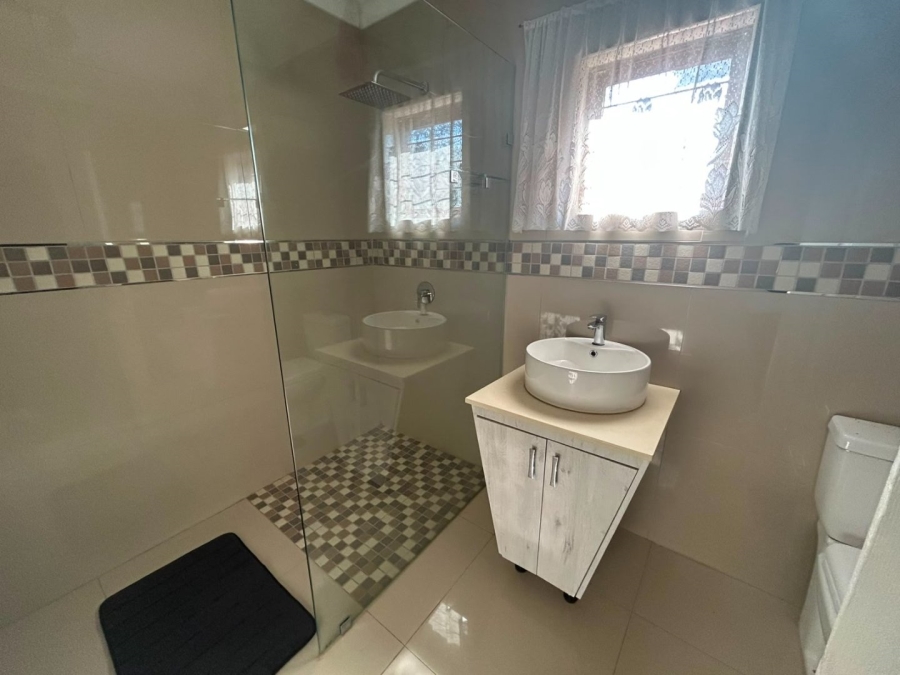 5 Bedroom Property for Sale in Glenmore KwaZulu-Natal