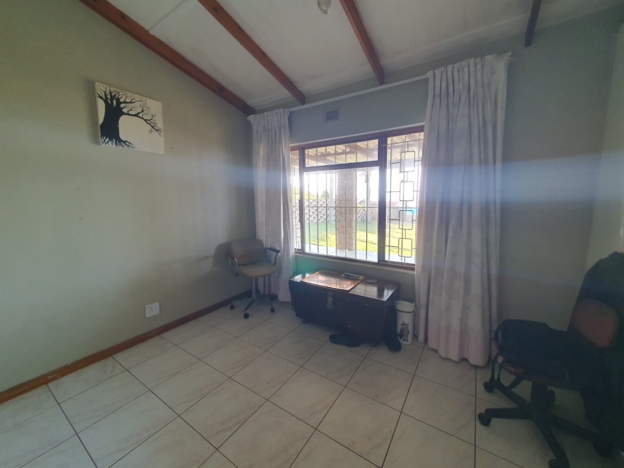 4 Bedroom Property for Sale in Port Edward KwaZulu-Natal