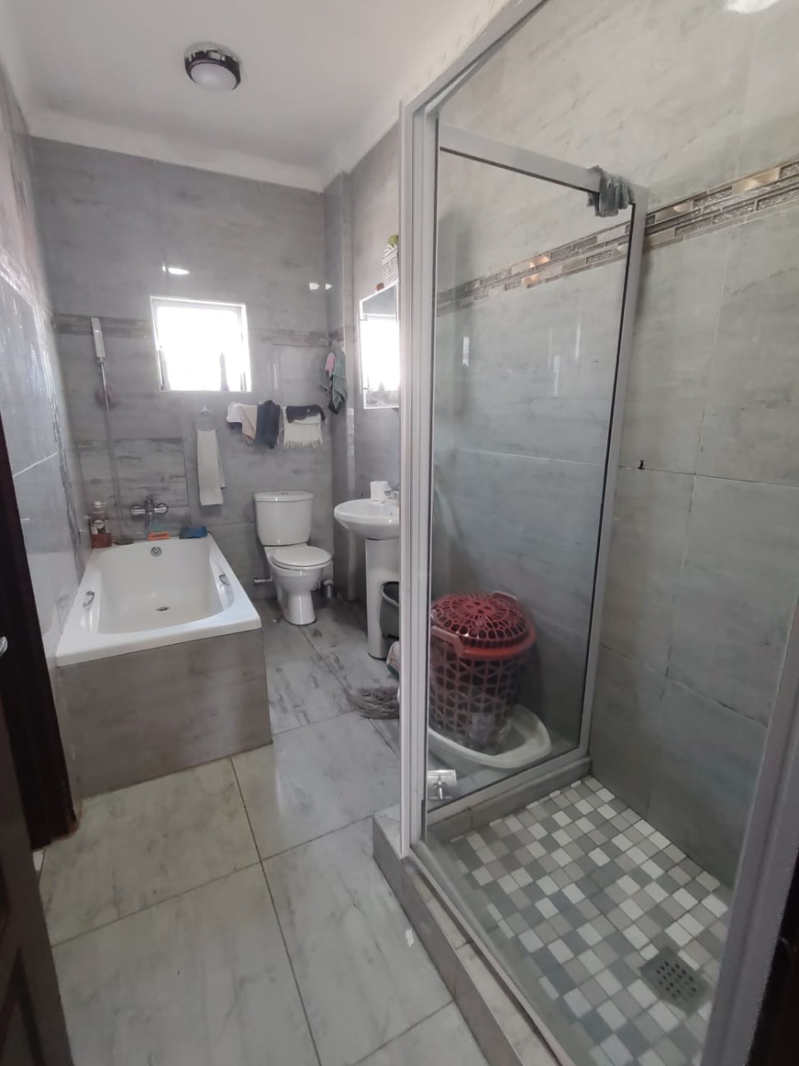 To Let 3 Bedroom Property for Rent in Brighton Beach KwaZulu-Natal