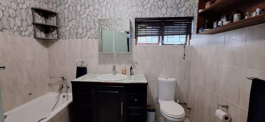 3 Bedroom Property for Sale in Umtentweni KwaZulu-Natal