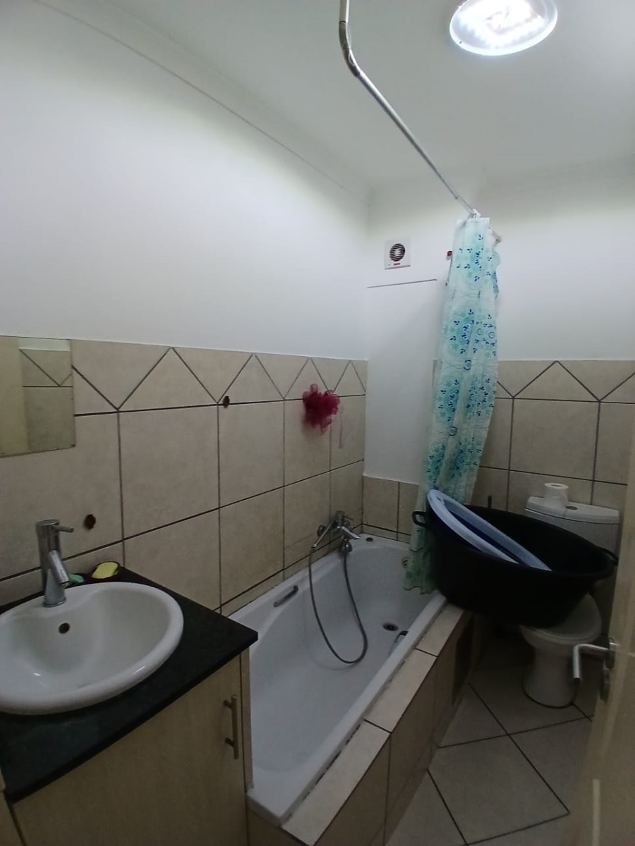 To Let 2 Bedroom Property for Rent in Athlone Park KwaZulu-Natal
