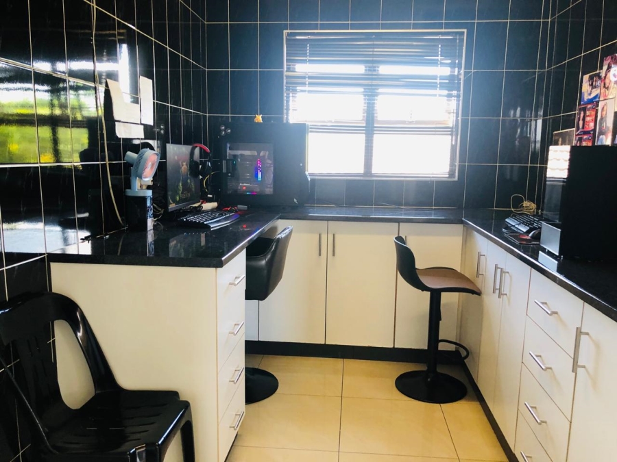5 Bedroom Property for Sale in Marburg KwaZulu-Natal