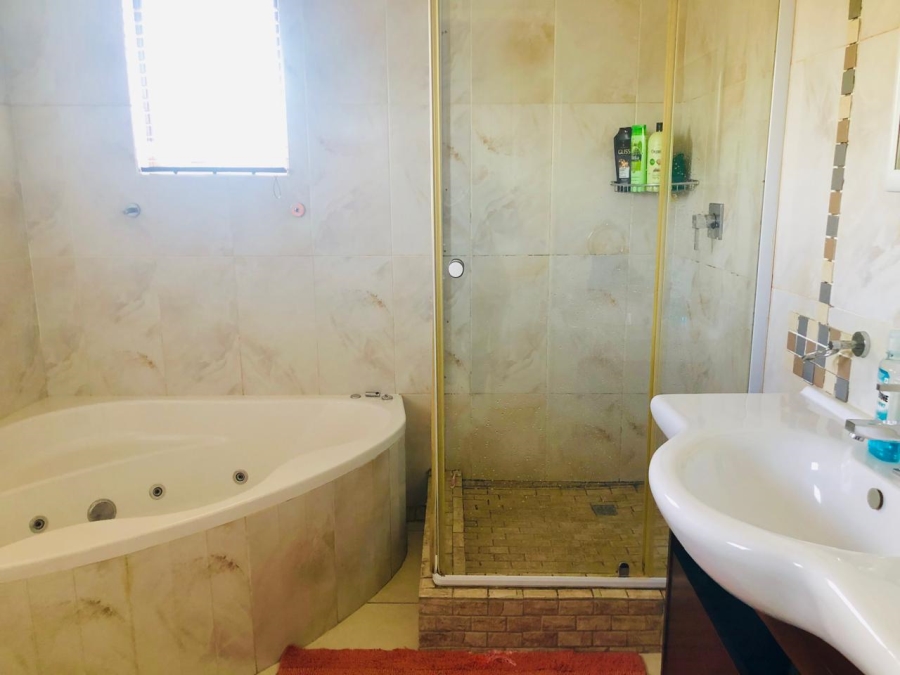 5 Bedroom Property for Sale in Marburg KwaZulu-Natal