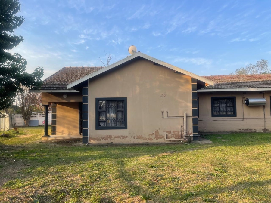 To Let 8 Bedroom Property for Rent in Wensleydale KwaZulu-Natal