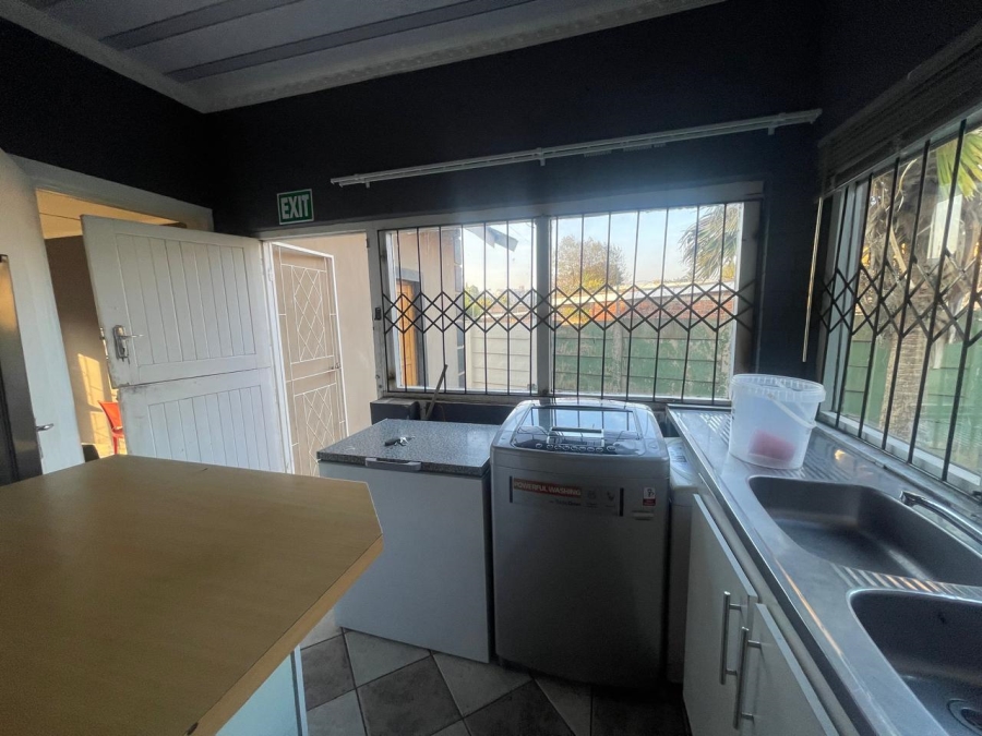 To Let 8 Bedroom Property for Rent in Wensleydale KwaZulu-Natal