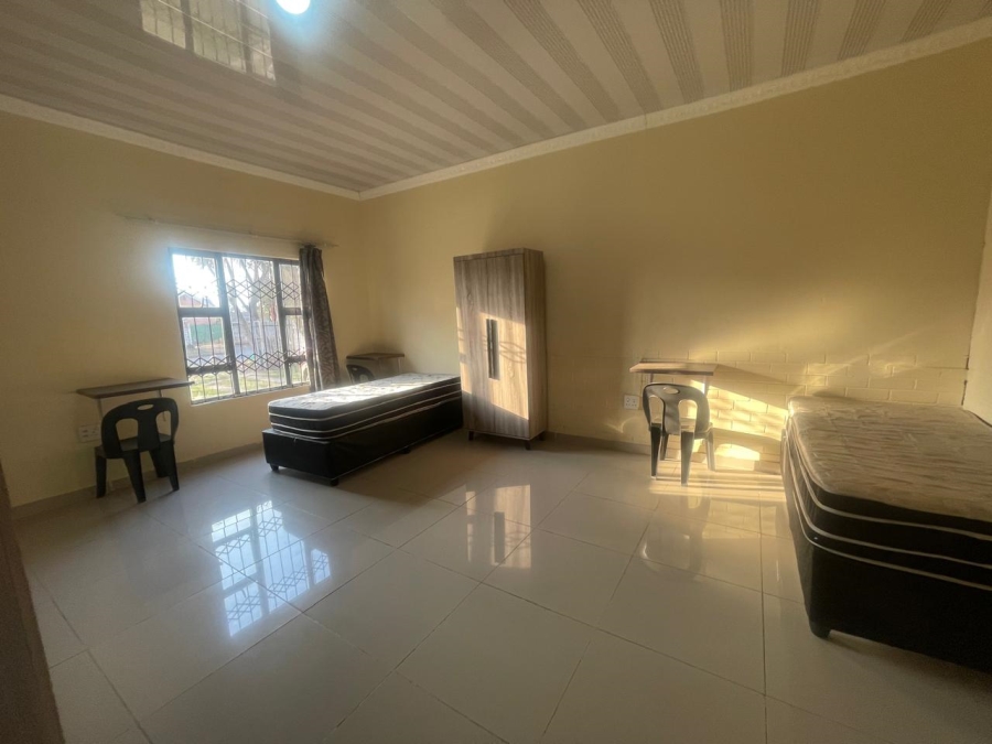 To Let 8 Bedroom Property for Rent in Wensleydale KwaZulu-Natal