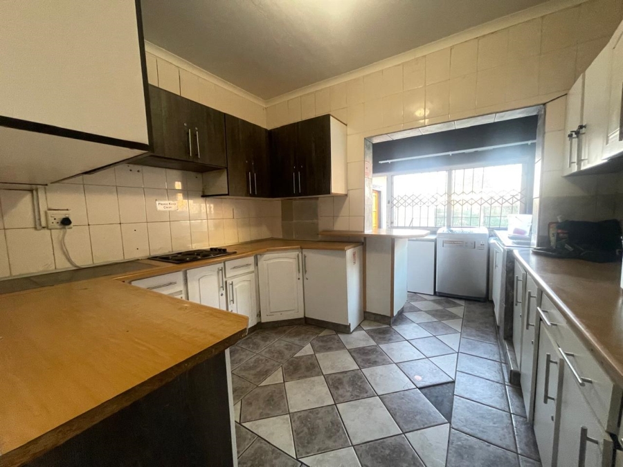 To Let 8 Bedroom Property for Rent in Wensleydale KwaZulu-Natal