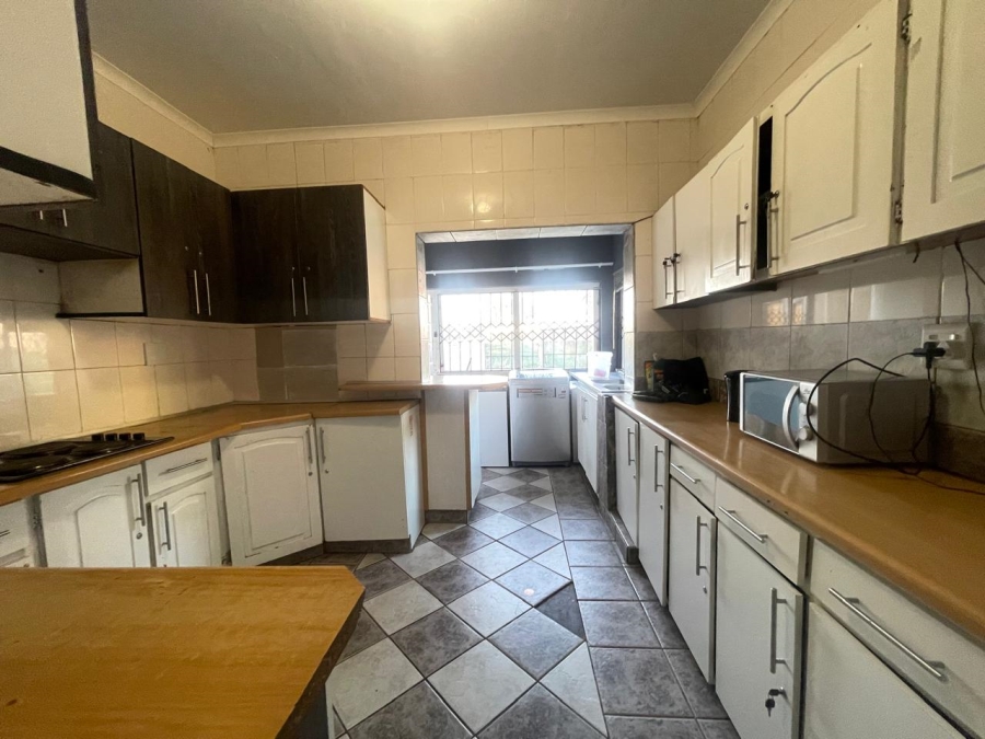 To Let 8 Bedroom Property for Rent in Wensleydale KwaZulu-Natal