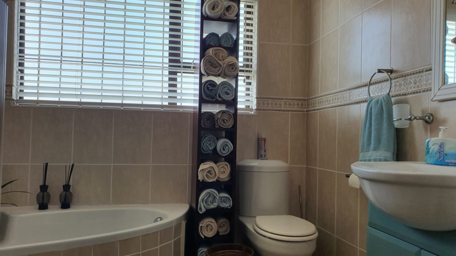 4 Bedroom Property for Sale in Palm Beach KwaZulu-Natal