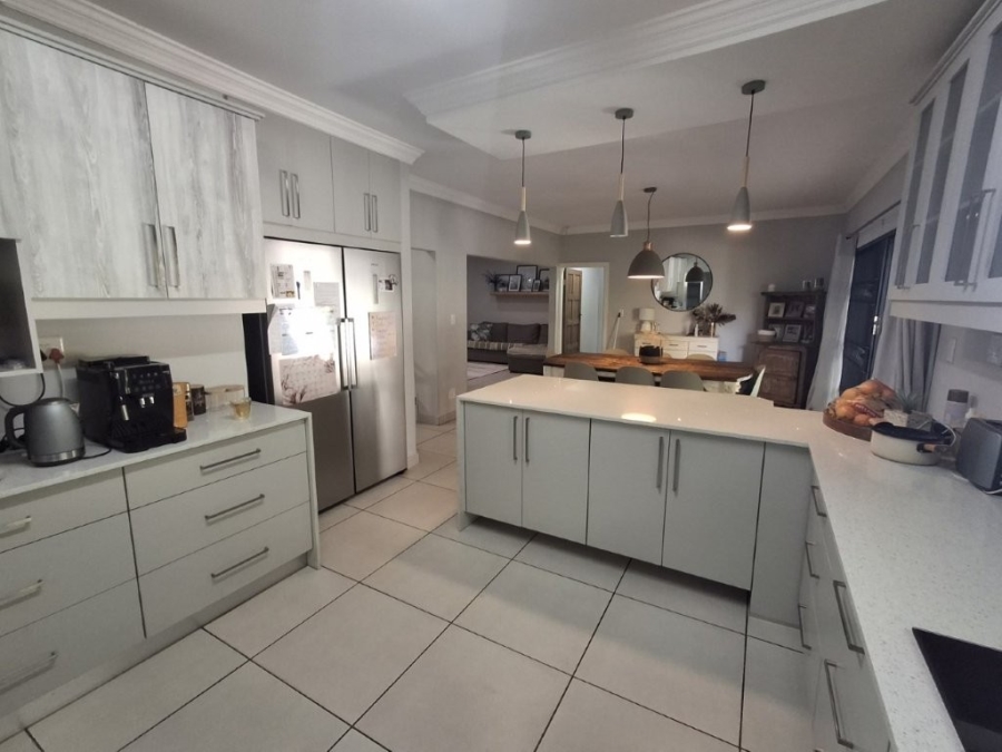 4 Bedroom Property for Sale in St Michaels On Sea KwaZulu-Natal