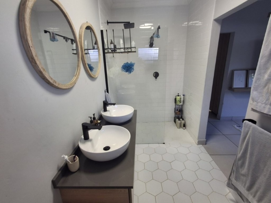 4 Bedroom Property for Sale in St Michaels On Sea KwaZulu-Natal