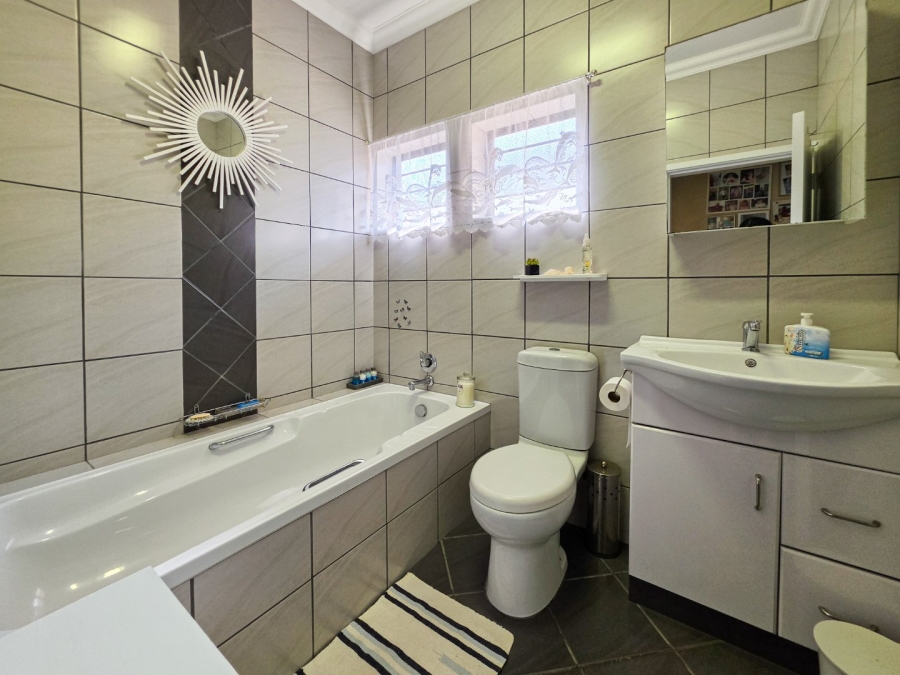 3 Bedroom Property for Sale in Uvongo KwaZulu-Natal