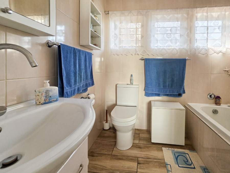 3 Bedroom Property for Sale in Uvongo KwaZulu-Natal