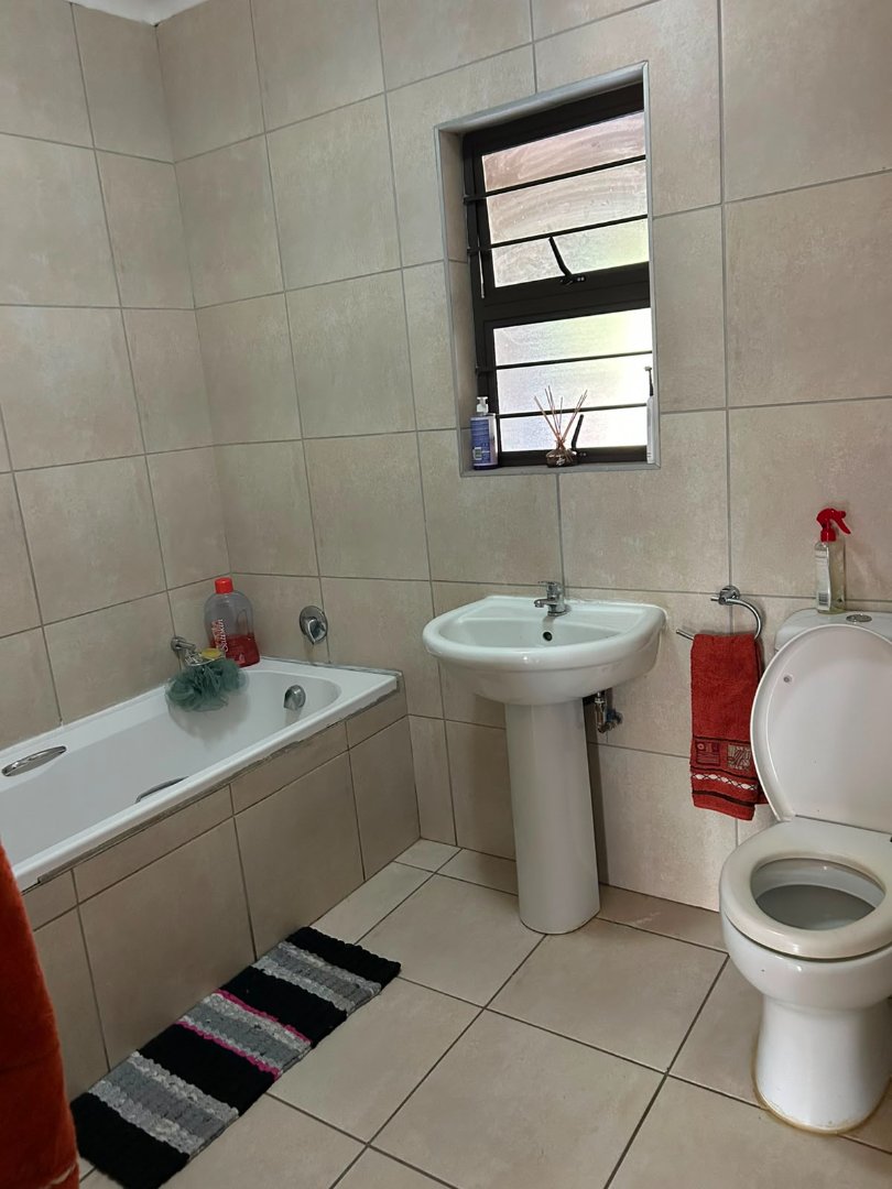 To Let 2 Bedroom Property for Rent in Crestholme KwaZulu-Natal