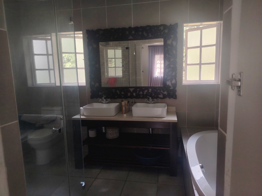 To Let 4 Bedroom Property for Rent in Gillitts KwaZulu-Natal
