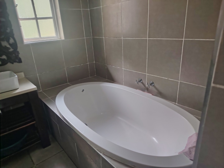 To Let 4 Bedroom Property for Rent in Gillitts KwaZulu-Natal