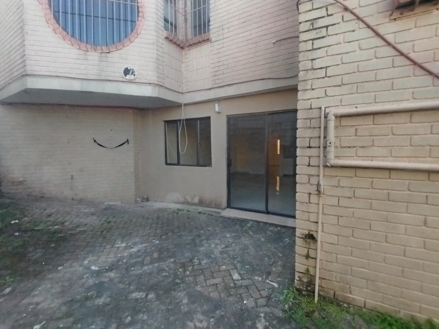 To Let 1 Bedroom Property for Rent in Uvongo KwaZulu-Natal