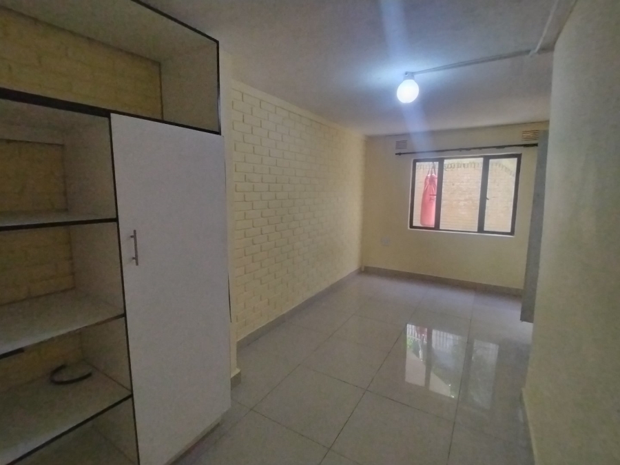 To Let 1 Bedroom Property for Rent in Uvongo KwaZulu-Natal