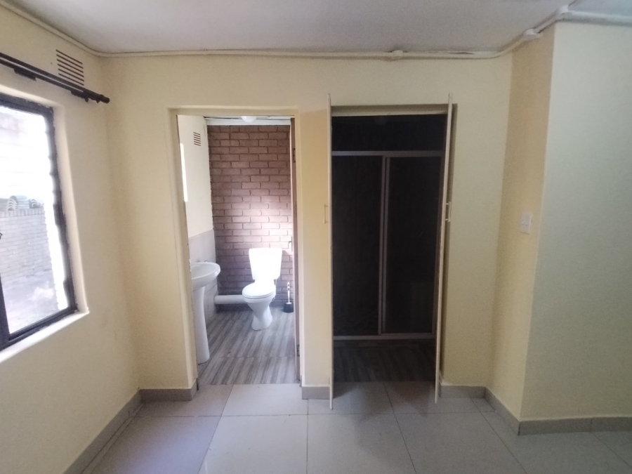 To Let 1 Bedroom Property for Rent in Uvongo KwaZulu-Natal