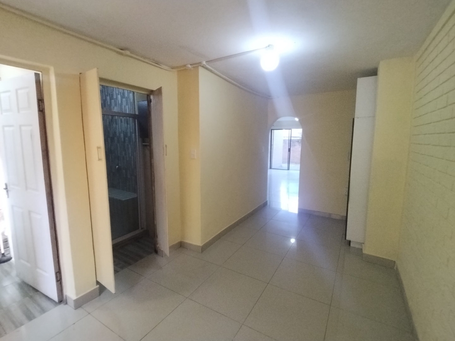 To Let 1 Bedroom Property for Rent in Uvongo KwaZulu-Natal