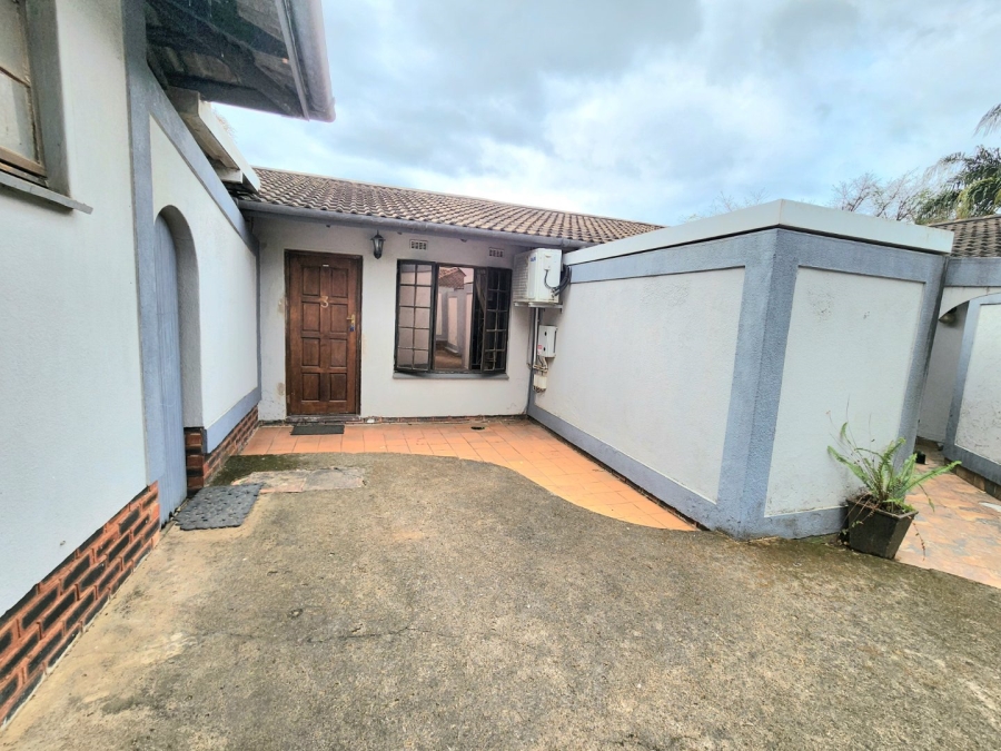 2 Bedroom Property for Sale in Amanzimtoti KwaZulu-Natal
