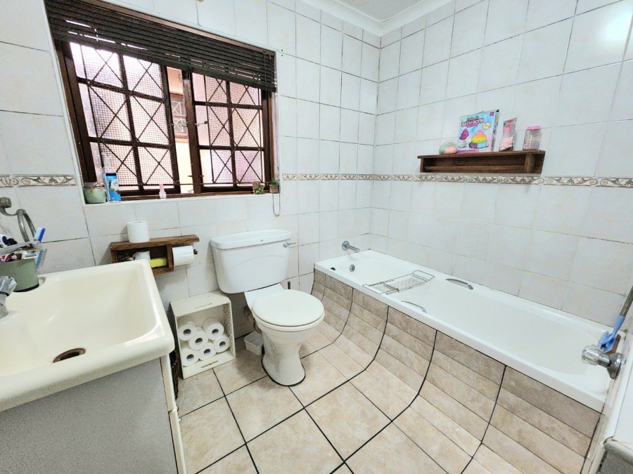 2 Bedroom Property for Sale in Amanzimtoti KwaZulu-Natal
