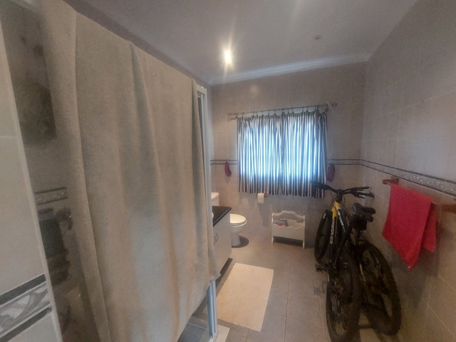 1 Bedroom Property for Sale in Kloof KwaZulu-Natal