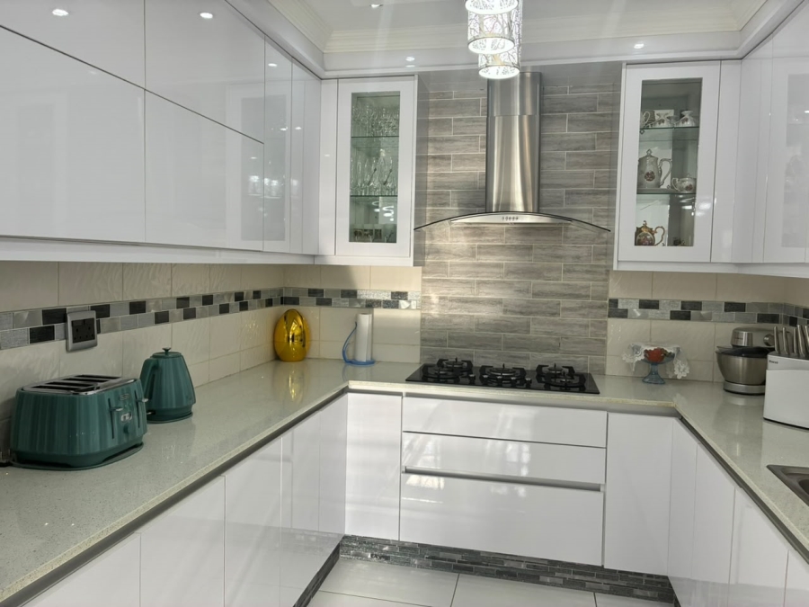 8 Bedroom Property for Sale in Stanger Manor KwaZulu-Natal