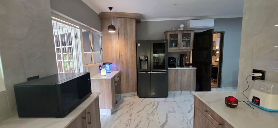 3 Bedroom Property for Sale in Queensburgh KwaZulu-Natal