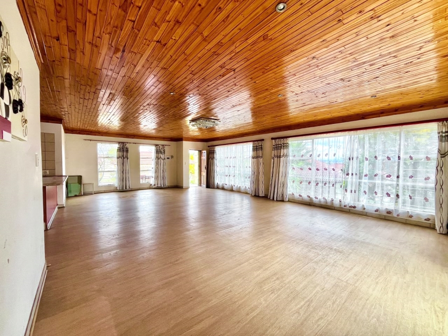 3 Bedroom Property for Sale in Signal Hill KwaZulu-Natal