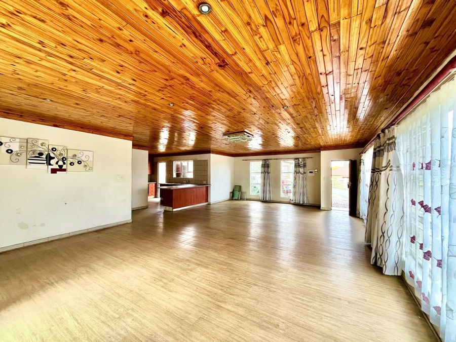 3 Bedroom Property for Sale in Signal Hill KwaZulu-Natal
