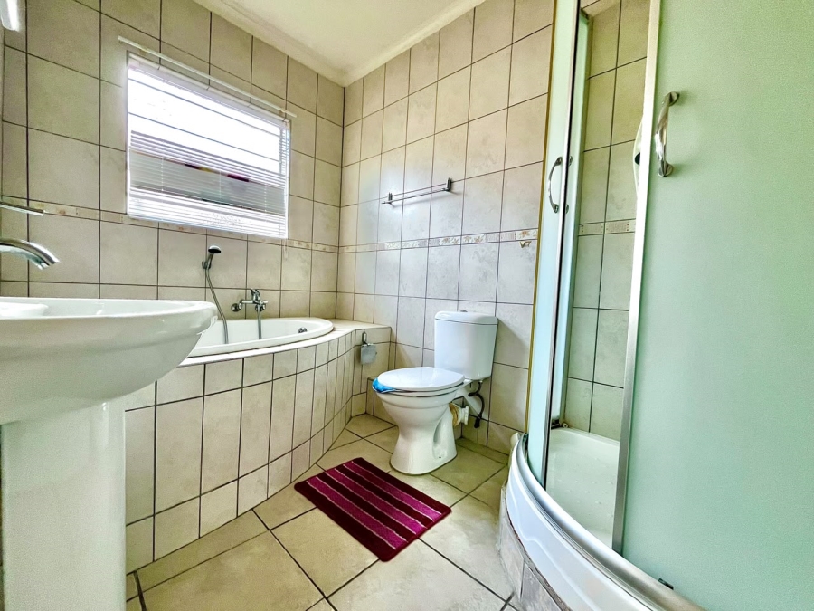 3 Bedroom Property for Sale in Signal Hill KwaZulu-Natal