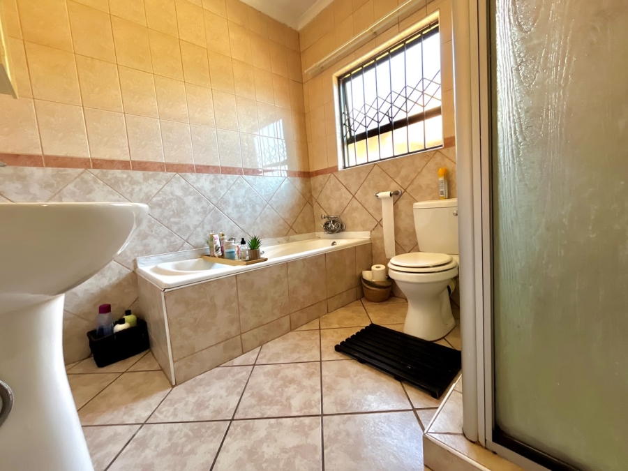 3 Bedroom Property for Sale in Aviary Hill KwaZulu-Natal