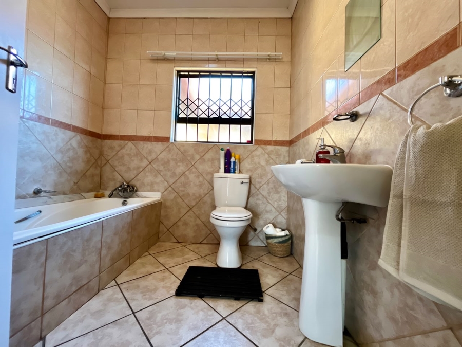 3 Bedroom Property for Sale in Aviary Hill KwaZulu-Natal