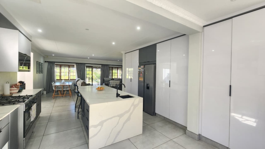 3 Bedroom Property for Sale in Umtentweni KwaZulu-Natal