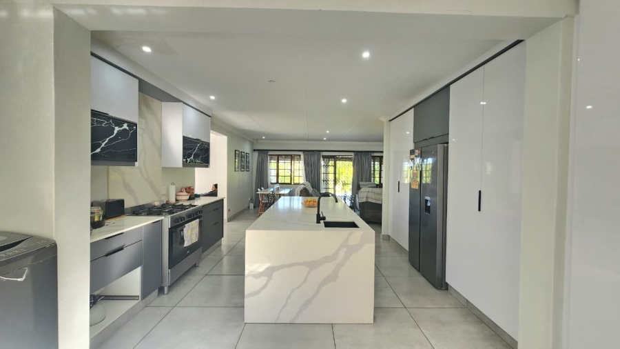 3 Bedroom Property for Sale in Umtentweni KwaZulu-Natal