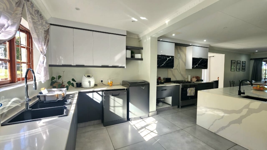 3 Bedroom Property for Sale in Umtentweni KwaZulu-Natal