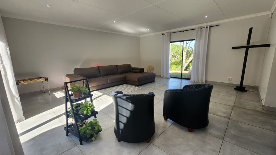 3 Bedroom Property for Sale in Umtentweni KwaZulu-Natal