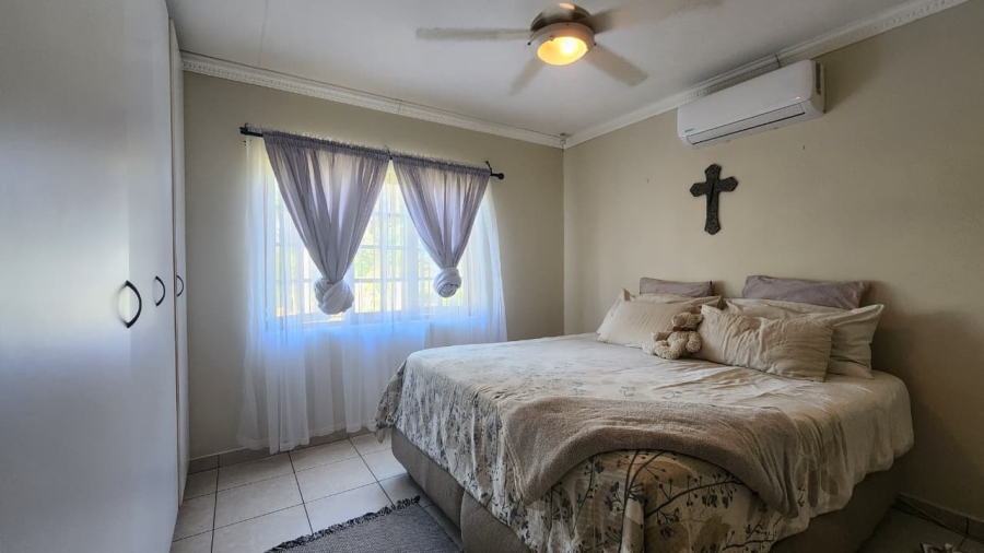3 Bedroom Property for Sale in Umtentweni KwaZulu-Natal