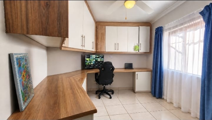 3 Bedroom Property for Sale in Umtentweni KwaZulu-Natal