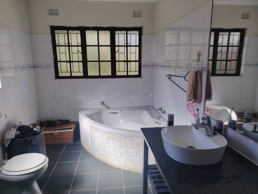 To Let 4 Bedroom Property for Rent in Gillitts KwaZulu-Natal