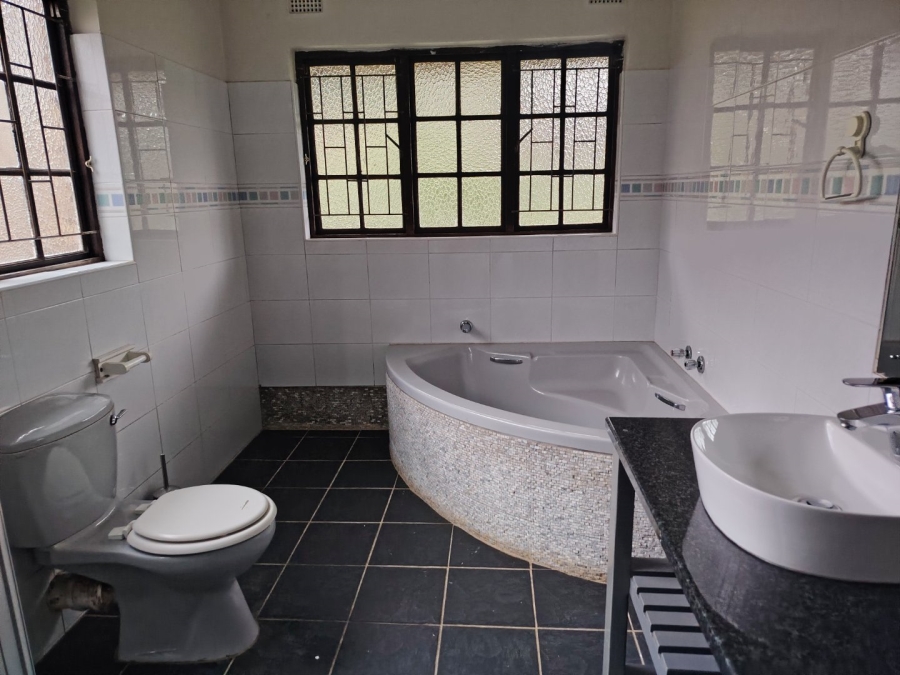To Let 4 Bedroom Property for Rent in Gillitts KwaZulu-Natal