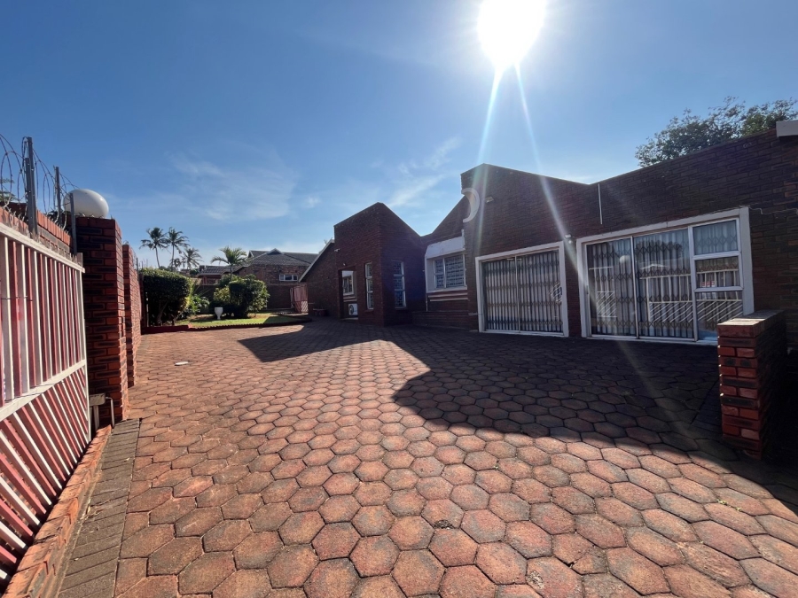 5 Bedroom Property for Sale in Isipingo Hills KwaZulu-Natal