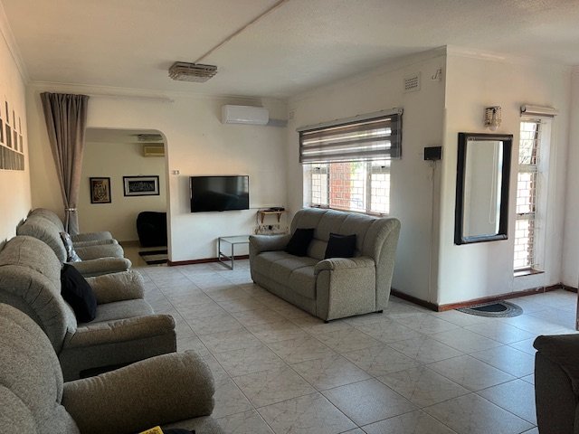 5 Bedroom Property for Sale in Isipingo Hills KwaZulu-Natal