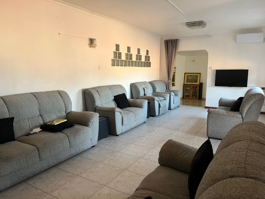 5 Bedroom Property for Sale in Isipingo Hills KwaZulu-Natal