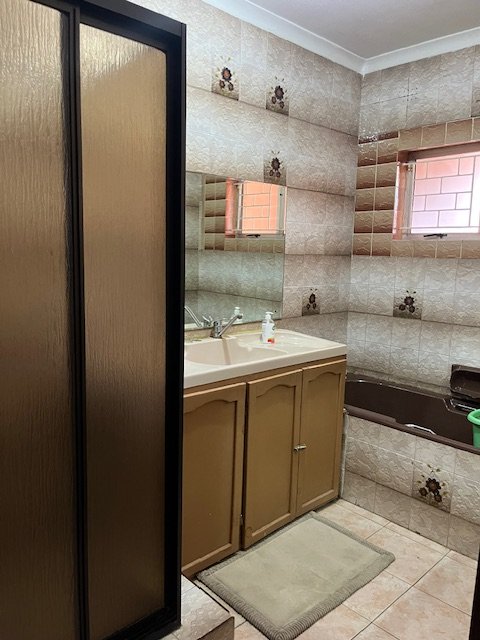 5 Bedroom Property for Sale in Isipingo Hills KwaZulu-Natal