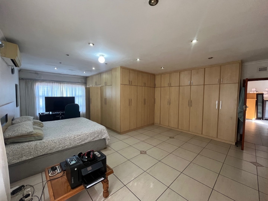 5 Bedroom Property for Sale in Isipingo Hills KwaZulu-Natal