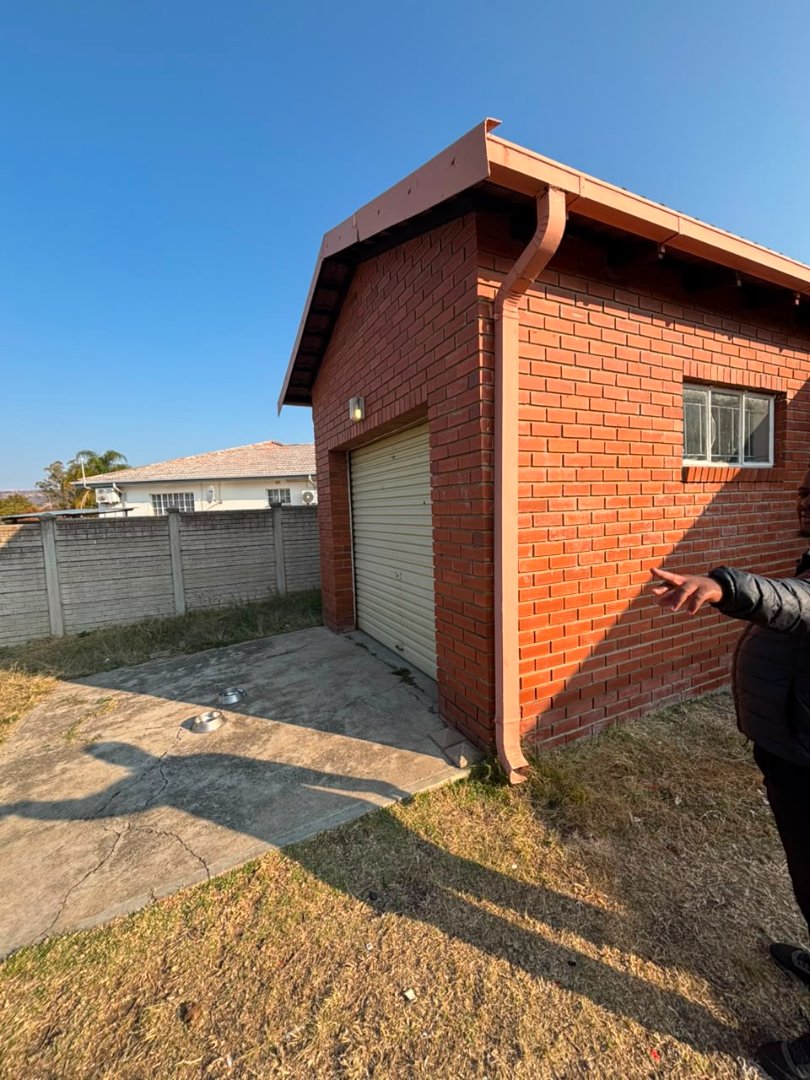 5 Bedroom Property for Sale in Van Riebeeck Park KwaZulu-Natal