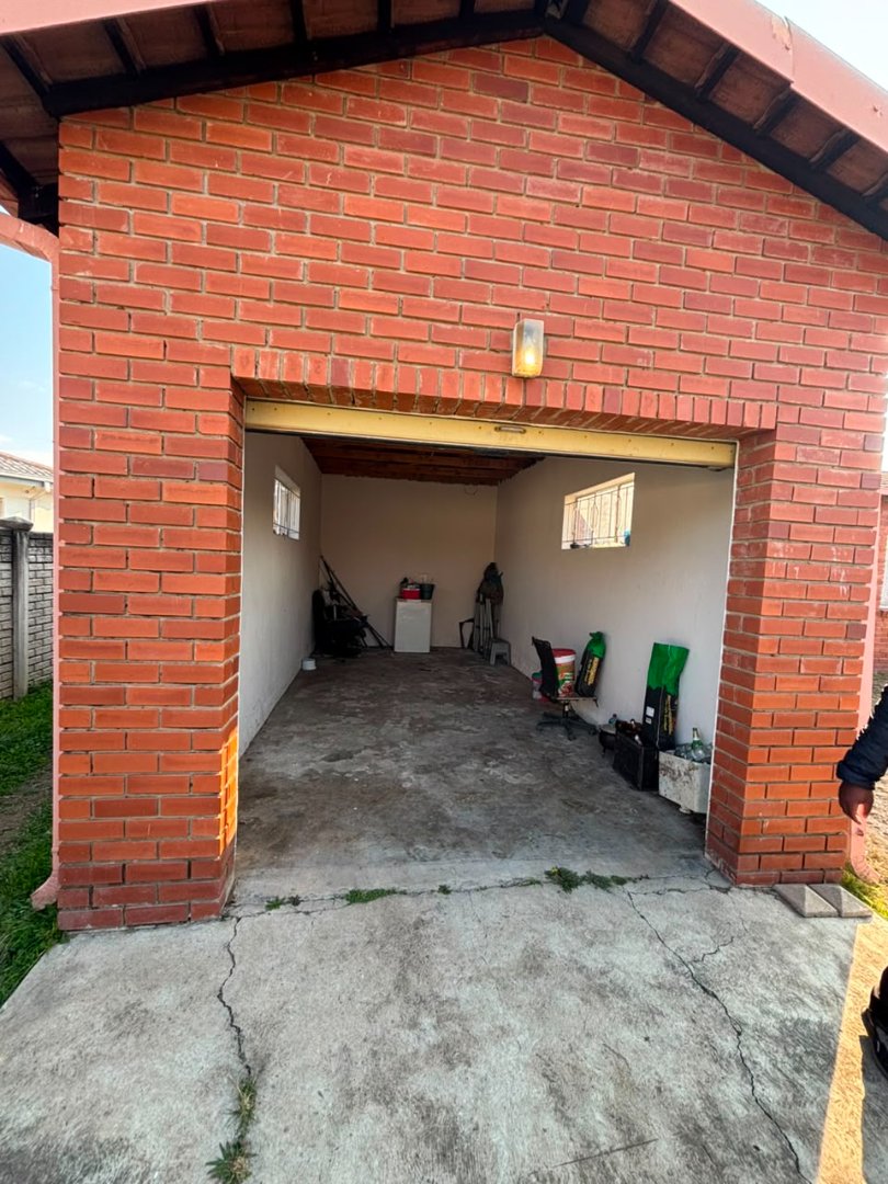 5 Bedroom Property for Sale in Van Riebeeck Park KwaZulu-Natal
